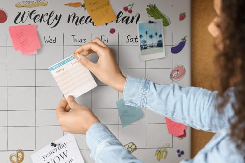 Organisation et notes facilitées grâce au grand tableau en liège