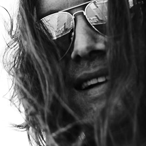 &bdquo;Kocham pracę z klientami, bo to DNA mojej marki, ale także mogę pracować dla filmu, tworzyć kostiumy dla opery czy teatru i zawsze jest to inna historia, choć wiąż jest to opowieść o ubraniach.&rdquo; - m&oacute;wi Tomasz Osssoliński.