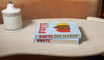 Paperback Forte dei Marmi Book