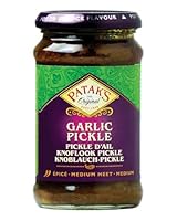 PATAKs Medium Hot Garlic Pickle, Leicht scharf eingelegte Knoblauchzehen, Ideal als Begleitung zu Curry, Fleisch, Käse, Poppadums & Vorspeisen, 6 x 283 g