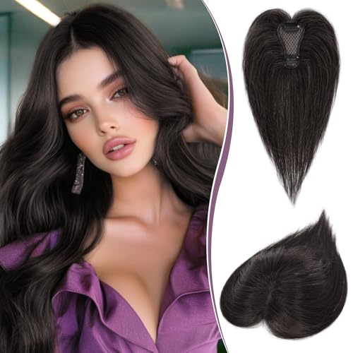 【Nuovo Topper per Capelli Super Leggero e Aggiornato】 I topper di capelli umani RUWISS per le donne sono progettati con un volume più leggero per una miscela traspirante e senza soluzione di continuità con i capelli naturali. Perfetto per chi ha un leggero diradamento dei capelli, perdita di capelli o ciocche grigie, aggiunge volume istantaneo e aumenta la vostra sicurezza in pochi minuti. (Nota: non adatto a calvizie gravi o a chi necessita di una copertura totale).