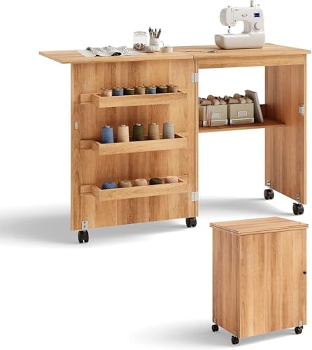 FANTASK Armario de Costura y Escritorio Plegable de Madera, Mesa de Costura Natural con 3 estantes para bobinas, Mesa de Costura para salón y Dormitorio con Ruedas bloqueables