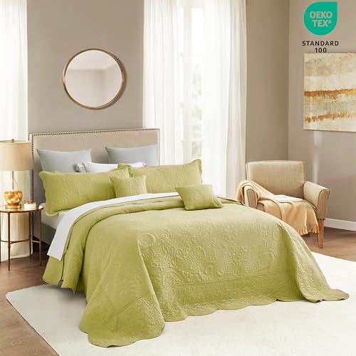 Image of Oversized King Bedspread, Embossed Paisley Quilt Set King /Cal King, Lightweight Reversible Coverlet, Scalloped Edge - Fresh Natural Look, 5 Piece, Leek Green