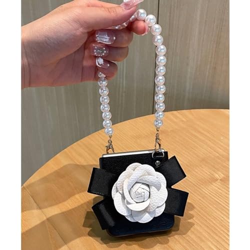 Coque Samsung Z Flip 4 fleur 3D et dragonne perle pour vos soirées chic