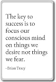 The key to success is to focus our conscious mi... - Brian Tracy - quotes fridge magnet, White - Aimant de réfrigérateur