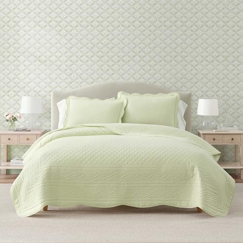 Image of Martha Stewart - Queen Size Quilt Set, Soft & Breathable Cotton Percale Quilted Bedding with Matching Pillowcases, Scalloped Edge Bed Set, Vintage Scallop Green