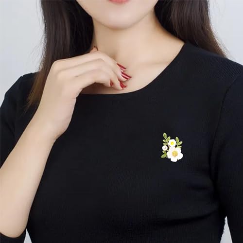 Image of Fashion Flower Brooches for Women Daisy Flower Pearl Chrysanthemum Elegant Enamel Pins Casual Jewelry For Women Party Bag Hat Brooch Pins Accessaries