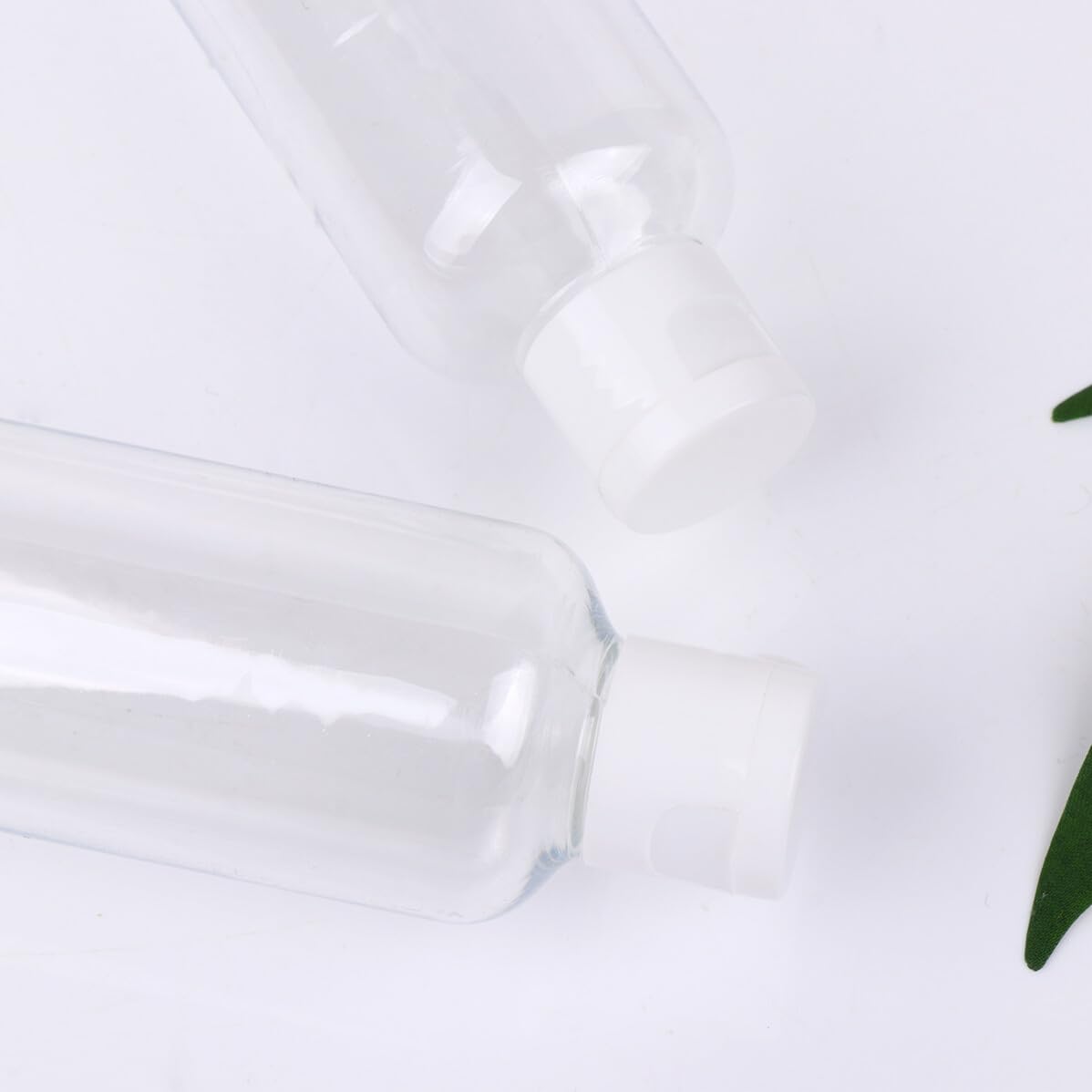 30 piezas Botellas Plásticas de Viaje Envases Rellenable para Cosméticos y Champú Resistentes Tapa Abatible para Loción y Emulsión