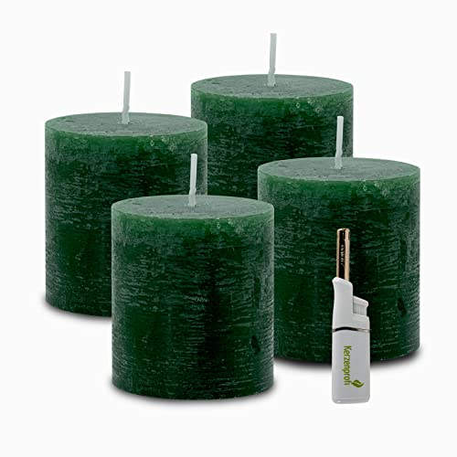 DecoLite: 4 x Rustik Polar-Stumpenkerzen 75/68 mm. Brenndauer ca. 28 Stunden. inkl. Kerzenprofi Stabfeuerzeug - Deutscher Markenhersteller - RAL Zertifiziert (dunkelgrün) Cover