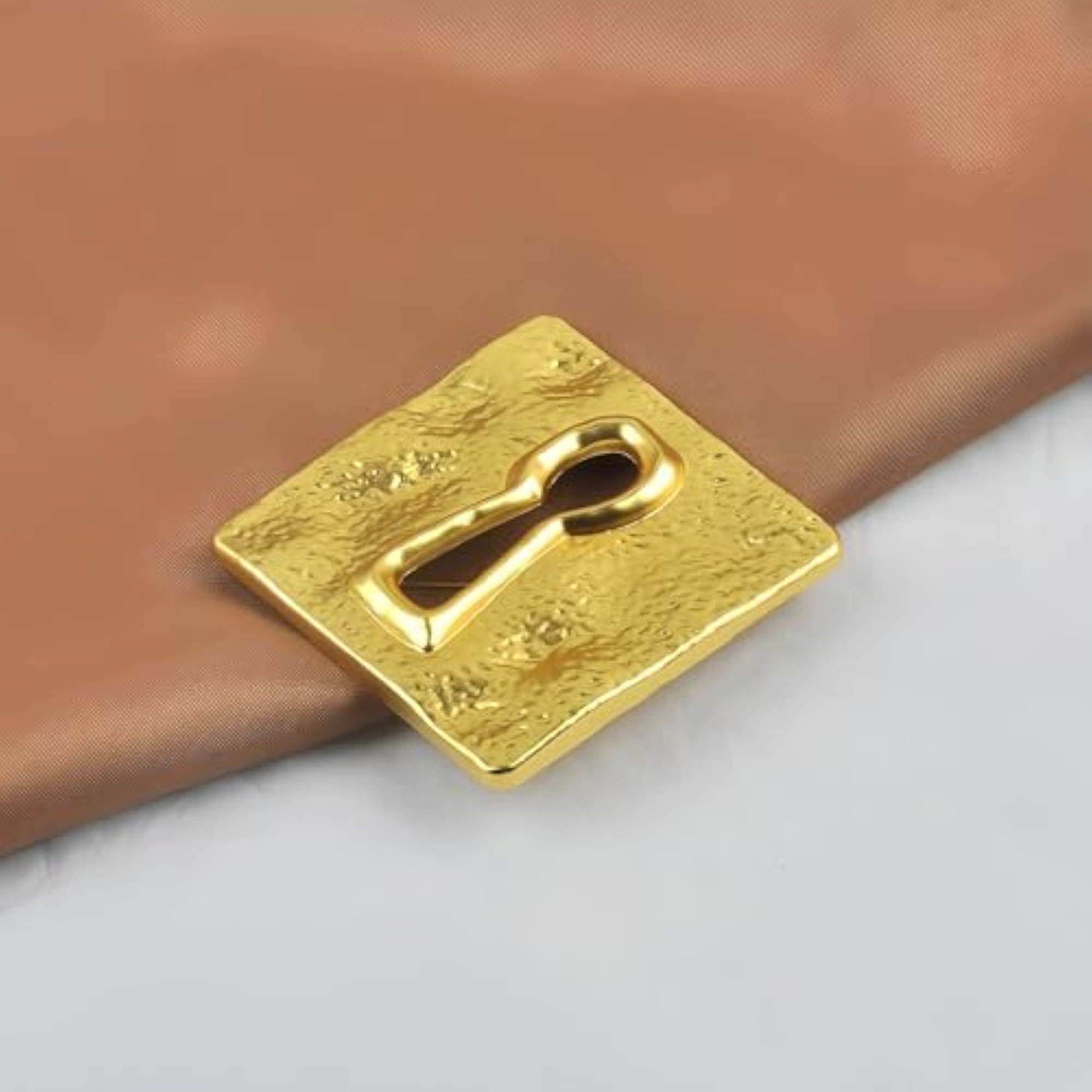Hammer Pattern Keyhole Brooch Pin, Unique Fashion Accessory