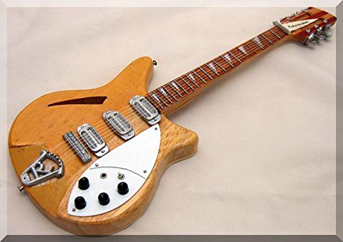 ROGER McGUINN Guitare Miniature avec médiator The BYRDS - Les Beatles, Paul McCartney, John Lennon, RIngo Starr, George Harrison ROGER McGUINN Guitare Miniature avec médiator The BYRDS – Image 4