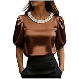 Ce haut à manches courtes se marie facilement avec différents bas, tels que des jeans, des pantalons décontractés ou des jupes. Il peut se porter seul ou sous une veste.