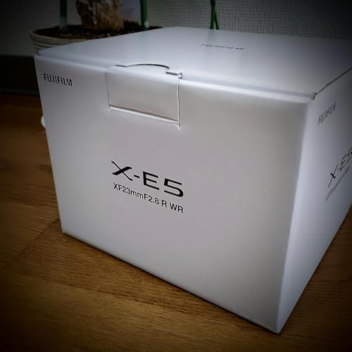『FUJIFILM X-E5 来ました📷|箱が白い、そして小さい。』のカバーアート