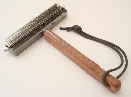 Mars Coat King, Extra wide, Extra-Fine 60 blades, wood handle