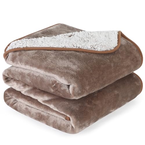 PETTOM Hundedecke Wasserdicht, Hundedecke Flauschig aus Sherpa Fleece, Hunde Decke Sofaschutz, Katzendecke Flauschig und Weich, Decke Hund Katze Braun 100 x 75 cm