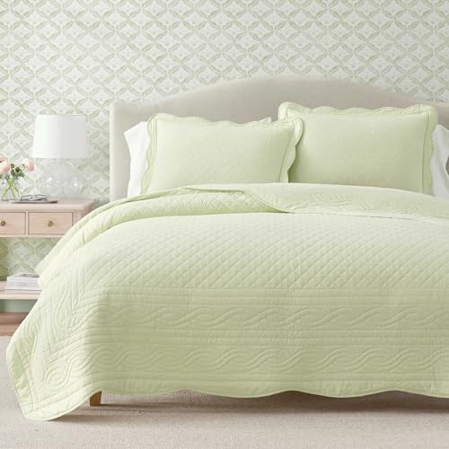 Image of Martha Stewart - Queen Size Quilt Set, Soft & Breathable Cotton Percale Quilted Bedding with Matching Pillowcases, Scalloped Edge Bed Set, Vintage Scallop Green