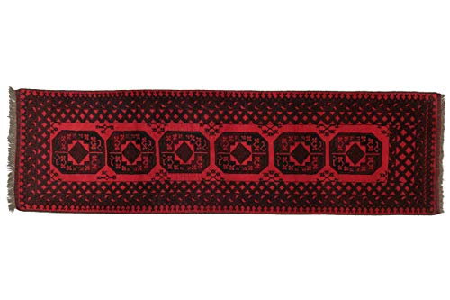 Tapis afghan Aqcha géométrique rouge pour une ambiance chaleureuse