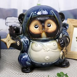 Amazon.co.jp: 信楽焼 手裏剣忍者狸（青） しがらきハンカチパッケージ