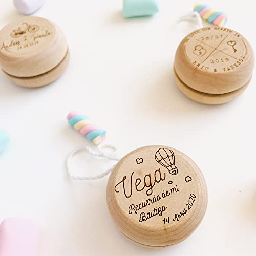 MONAMÍ - Yo-yo Personalizado Grabado en Madera, 5 cm diámetro. Regalo Ideal para Bodas, comuniones, Bautizo, Regalo de Empresa o Eventos.