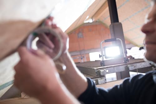 Brennenstuhl LED Akku Baustrahler EL 2000 MA (20W, 6000K, 2150lm, IP54, LED Arbeitsstrahler mit Powerbank-Funktion, 6h Leuchtdauer)