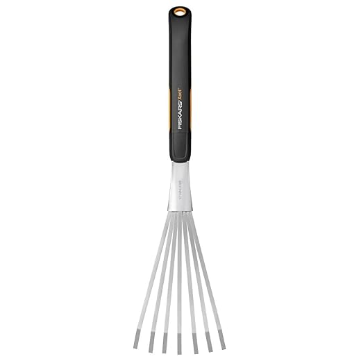 Fiskars Xact Hand Rake, Heavy Duty Gardening Hand Tool with Ergonomic Handle and Hanging Hole for Storage, Stainless Steel Head and Tines, Perfect for Maintaining a Raised Garden Bed