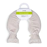 INHALT, GRÖSSE & ÜBERZUG: 2 Liter, die zu etwa 2/3 gefüllt werden sollten. Der Überzug besteht aus weichem Fleece und hat ein zusätzliches Futter, damit er auf der Haut nicht zu heiß wird. Einfach wunderbar schön und flauschig. Maße: 37cm x 34cm. Der Bezug besteht aus 100% Polyester und ist bei 30 Grad waschbar.