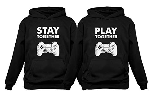 お揃いのカップルパーカーセット Play Together Stay Together Funny Gamer Valentine US サイズ: Stay Medium / Play Medium（Amazon）