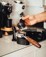 Normcore Kaffee Tamper mit Base Ripple 58.5mm - Titan-PVD-Beschichtung - Barista Stempel mit 15lb / 25lb /30lbs Anpressdruck - Aluminiumgriff Matte (Durchmesser Ø 58,5mm) – Ansicht 3