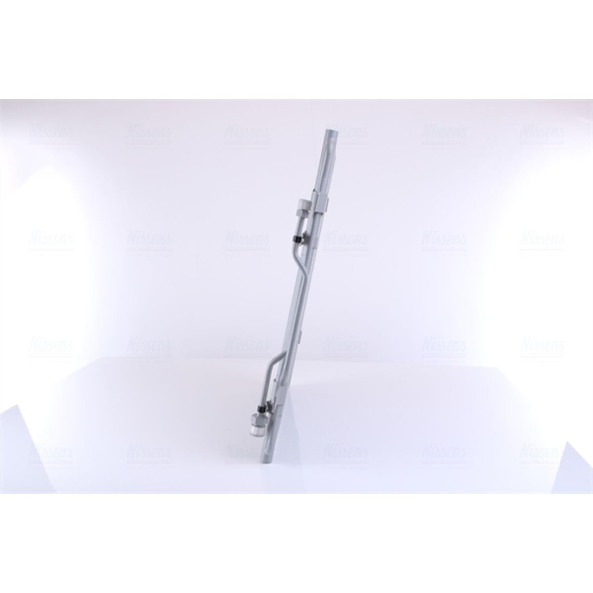 NISSENS 94337 Condensador aire acondicionado sin secador Compatible con MERCEDES-BENZ ATEGO 2 ATEGO