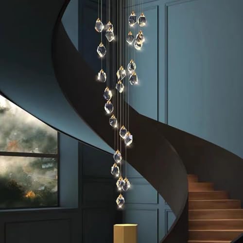 Grand lustre pour cage d'escalier de villa résolvant le manque de lumière