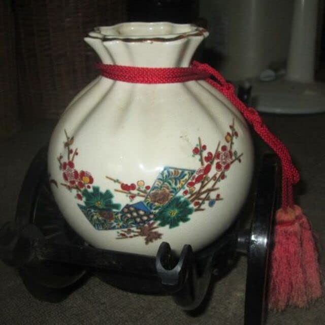 九谷焼　栄山　花器　置物 Amazon.co.jp: □九谷焼栄山窯 飾り壺 色絵染付 置台付き 未使用