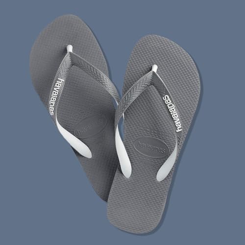 Vista lateral de las chanclas Havaianas Slim en gris, mostrando las tiras bicolor y la comodidad del calzado.