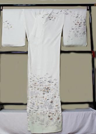 Amazon.co.jp: 未仕立 正絹 訪問着 白地 宝尽くし柄 国内ミシン刺繍 