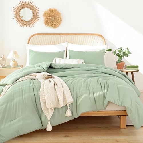 Image of ROSGONIA Oversized King Comforter 120x120, 3pcs Super King Comforter (1 Sage Green Comforter & 2 Pillowcases) Lightweight Warm Bedding Set Quilt