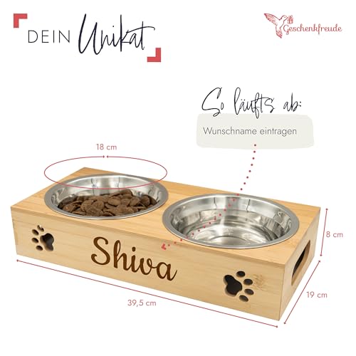 Geschenkfreunde Futterstation mit Name personalisiert - 39.5x19x8cm - Zwei 700ml Näpfe - Bambus Foodbar - Hunde Napfset - Hundenäpfe mit Gestell - Hunde Zubehör - Hundenapf mit Namen - Futternapf