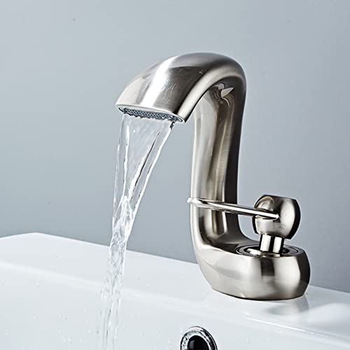Robinet cascade salle de bain monotrou pour créer une ambiance spa zen