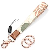 Portátil y ligero: tamaño 7.8 x 0.8 pulgadas, solo 0.7 onzas, perfecto para llevarlo alrededor de tu muñeca o poner en el bolsillo. Desliza la correa de muñeca sobre tu muñeca cuando tus manos estén llenas. Libera tus manos cuando salgas de compras, disfrutas de vacaciones o sosteniendo tu