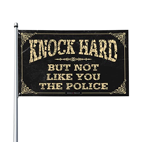 Drapeau Police Cave Knock Hard grand format pour déco de chambre d'ado et garage d'homme