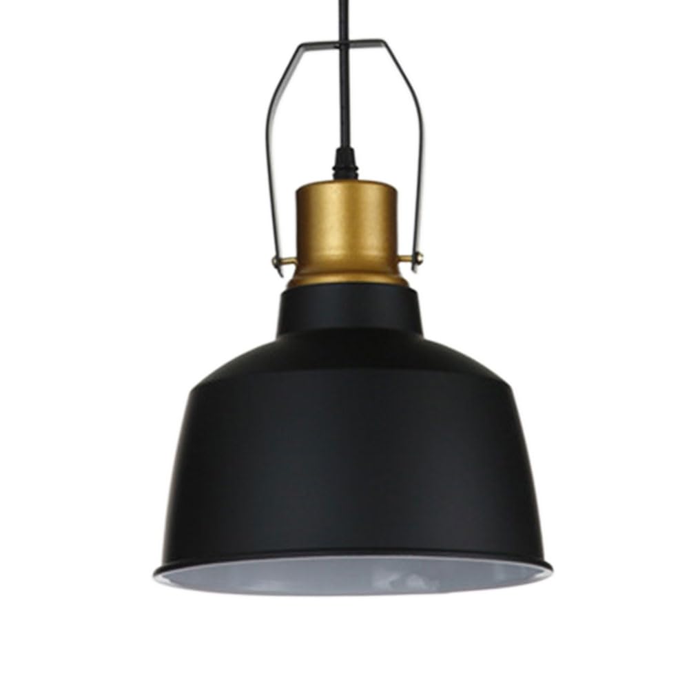 Suspension industrielle vintage noire avec abat-jour orienté pour restaurant