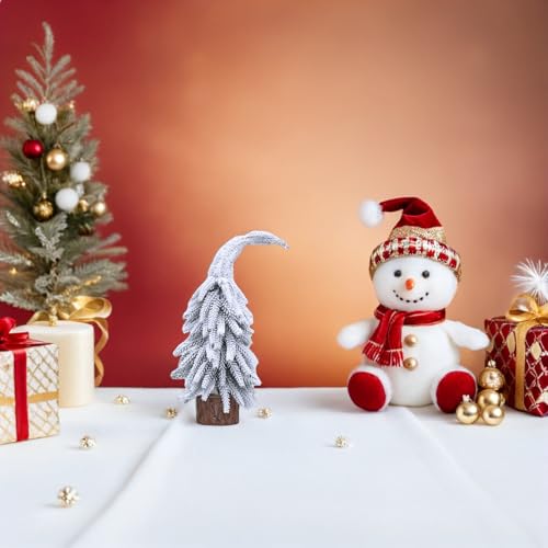 Árbol de Navidad pequeño de pino DIYEAH para espacios reducidos sin perder el espíritu invernal 6
