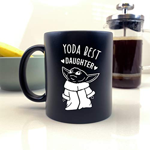 eBuyGB Personalised Coffee Mug, Matt Black Baby Yoda Mug, 350ml Star Wars Themed Tea Cup, Funny Gifts for Daughter from Mum & Dad (Yoda Best Daughter)
