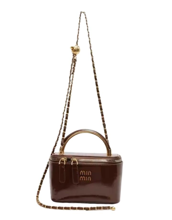 Bolsa de Ombro Pequena Envernizada com Alça de Corrente e Alça de Mão, Detalhes Dourados (Marrom)