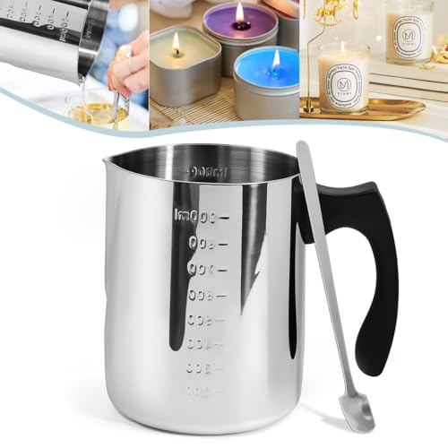 Zuxbolf Jarra para Hacer Velas de 900ml con Graduación y 1 Cuchara Agitadora Recipiente para Derretir Cera para Velas de Acero inoxidable 304 con Mango Crisol para Fundir Cera para Velas