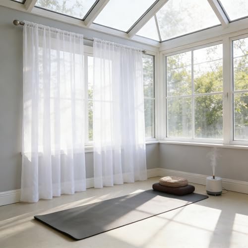 Cortinas transparentes monocolor para ganar claridad en salas de estar oscuras 2