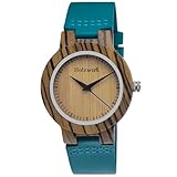 Dank dem qualitativ hochwertigen Japan Quarzuhrwerk, Mineralglas und einem verschraubten Gehäuseboden begeistert auch die Ausstattung dieser hochwertigen Armbanduhr! Die Maße der Damen Armbanduhr betragen: Armbandmaße: Breite = ca. 2,0 cm, Umfang = 17,00 cm - 23,00 cm (problemlos einstellbar), Gehäusedurchmesser 3,8 cm. Die Lieferung erfolgt selbstverständlich inklusiver Batterie und Original Holzwerk Germany Aufbewahrungsbox, ideal zum verschenken!