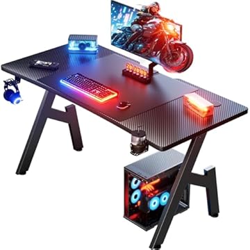 HLONONE 120 x 60 cm Scrivania Gaming, Postazione Gamer in Fibra di Carbonio, Tavolo Gaming Ergonomico, Scrivania per Computer con Tappetino per Mouse, Porta Bicchiere e Gancio per Cuffie, Nero