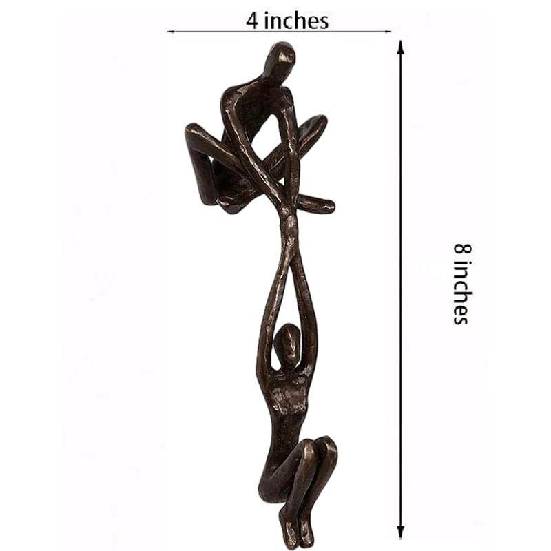 ULVEOL Industriële abstracte metalen kunst sculptuur paar - man tillen vrouw uit Ledge - modern liefdesgeschenk brons voor koppels gietijzeren plank decor voor thuis, boerderij, slaapkamer, woonkamer