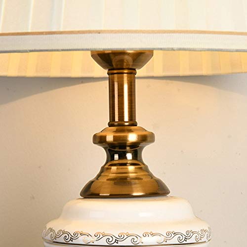 Proste dekoracyjne lampy stołowe, materiałowa obudowa, ceramiczny korpus lampy, miedziany stojak, kreatywny