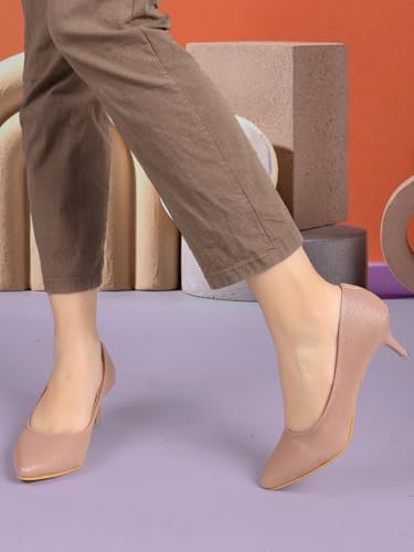 Image of Iconics Women's Textured Pointed Toe Kitten Heel Pump