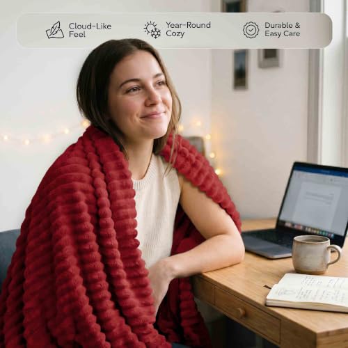 Utopia Bedding Streifen Kuscheldecke Flauschig [150 x 200 cm, Burgund] Weiche, leichte und warme Fleecedecke. Gemütliche und atmungsaktive… – Ansicht 3